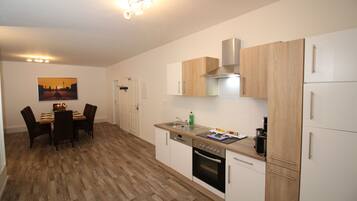 Kühlschrank, Ofen, Herdplatte, Geschirrspüler