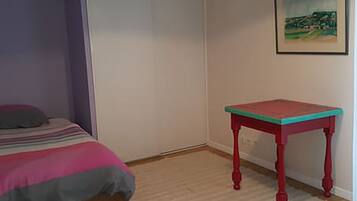 2 chambres, fer et planche Ă repasser, draps fournis
