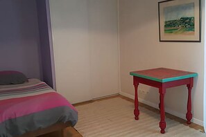 2 bedrooms, iron/ironing board, bed sheets
