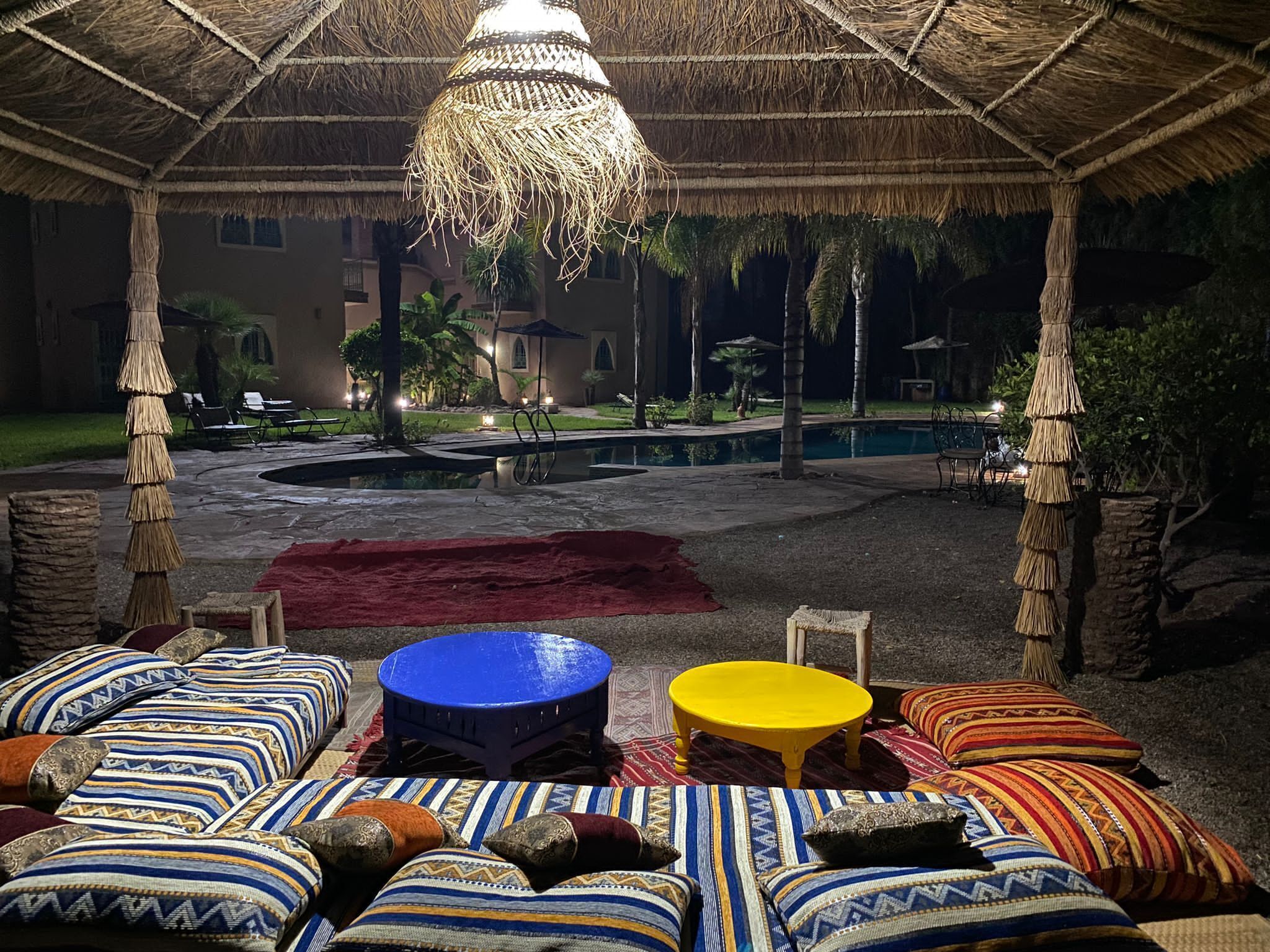 Salon berbère côté piscine