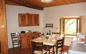 Dining - On an exceptional site, old stone house on the edge of the Ecrins park (Le Monêtier-Les-Bains)