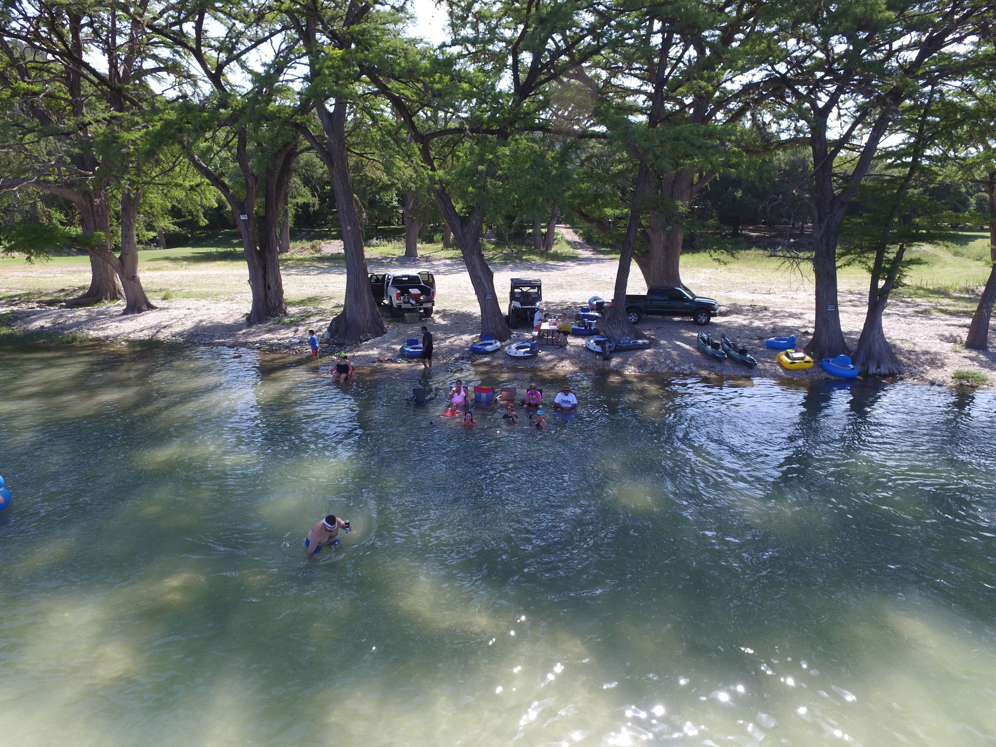 Beautiful private shoreline. Multi-LED remote-controlled bulbs for the (1/2)