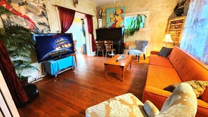 Smart TV, books, stereo, offices