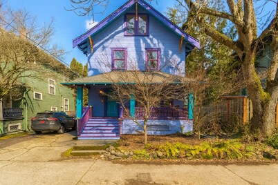 The Magic House - Walk Everywhere!