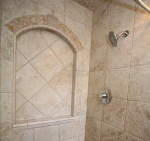 Tina, amenidades de baño ecológicas, secadora de cabello, toallas 