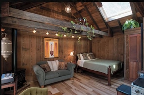 5 bedrooms, desk, iron/ironing board, free WiFi
