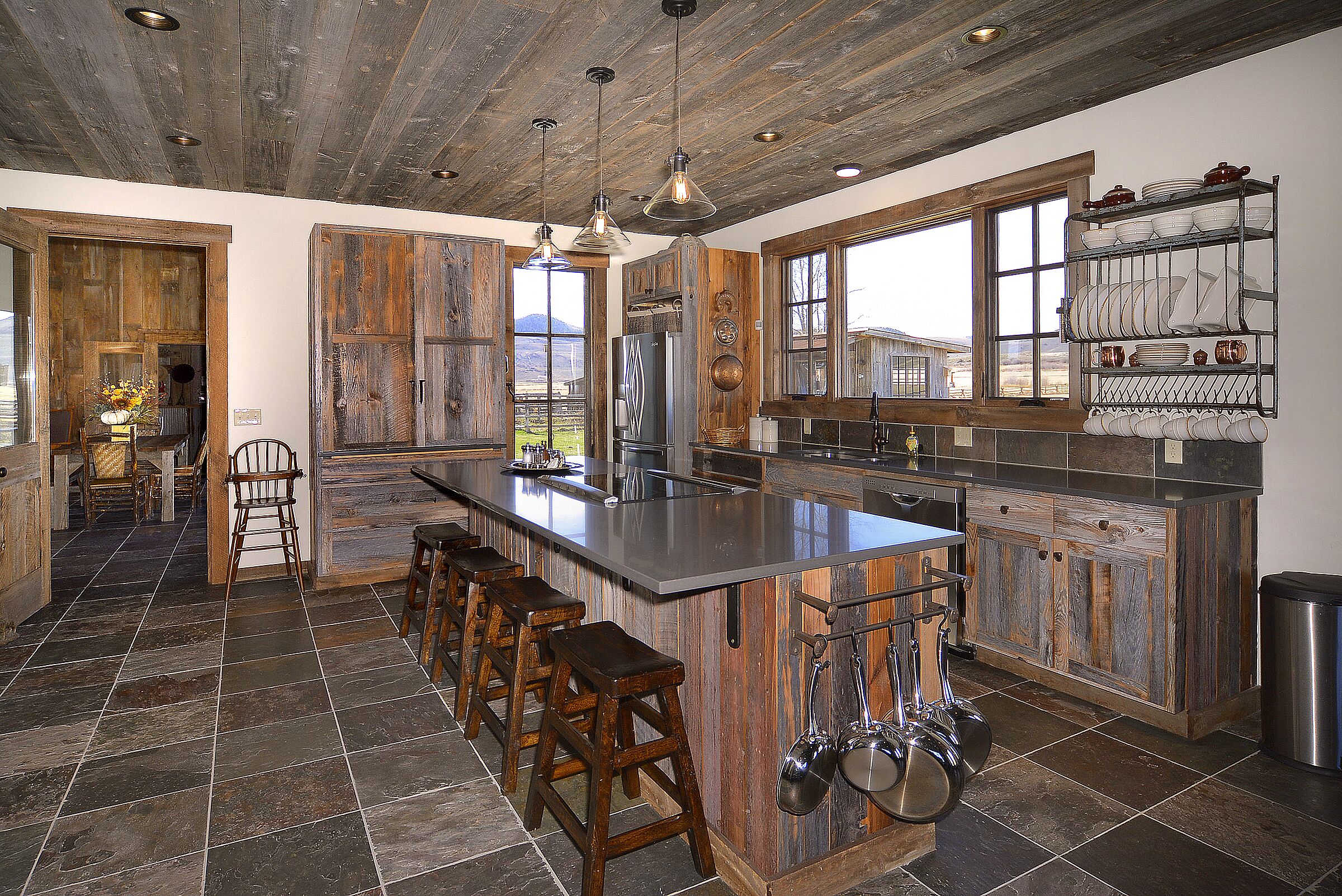 冰箱、微波炉、烤箱、炉灶