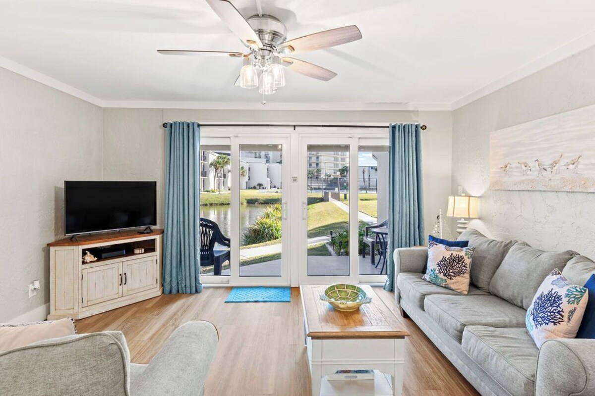 Ground floor, park at your front door. Sleeps 6