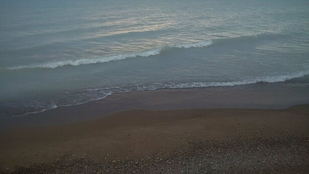 A beach with waves gently lapping onto the shore. - Cozy 2 Bedroom Cottage Walking Distance to the Beach (Zurich)