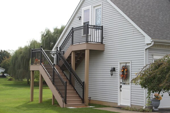 Exterior - Martha's Guest Suite: Less than 3 miles from Sight and Sound Theater. (Ronks)