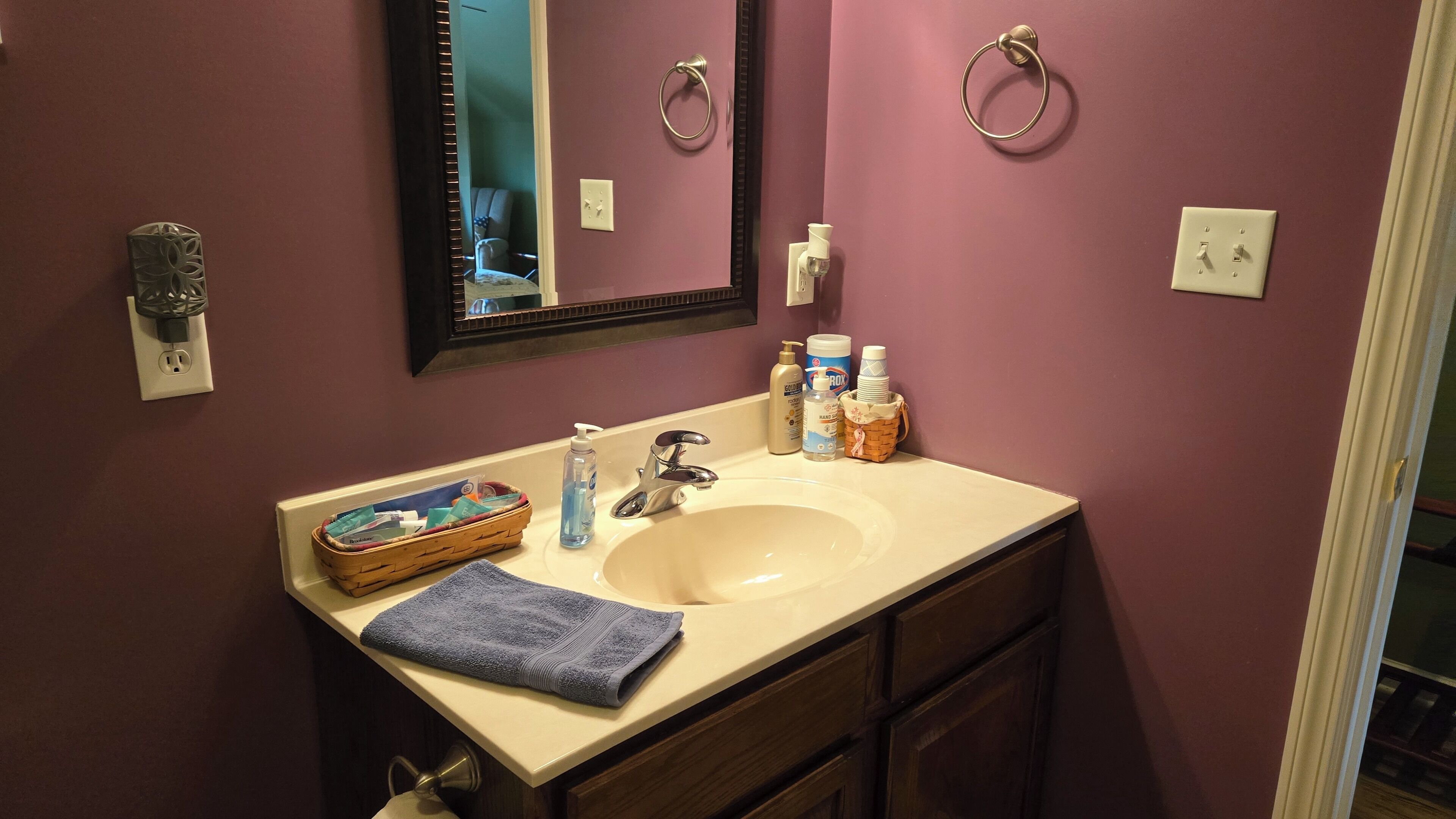 淋浴/盆浴组合、吹风机、毛巾、肥皂