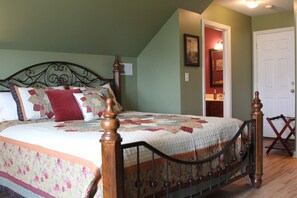 Free WiFi, bed sheets - Martha's Guest Suite: Less than 3 miles from Sight and Sound Theater. (Ronks)