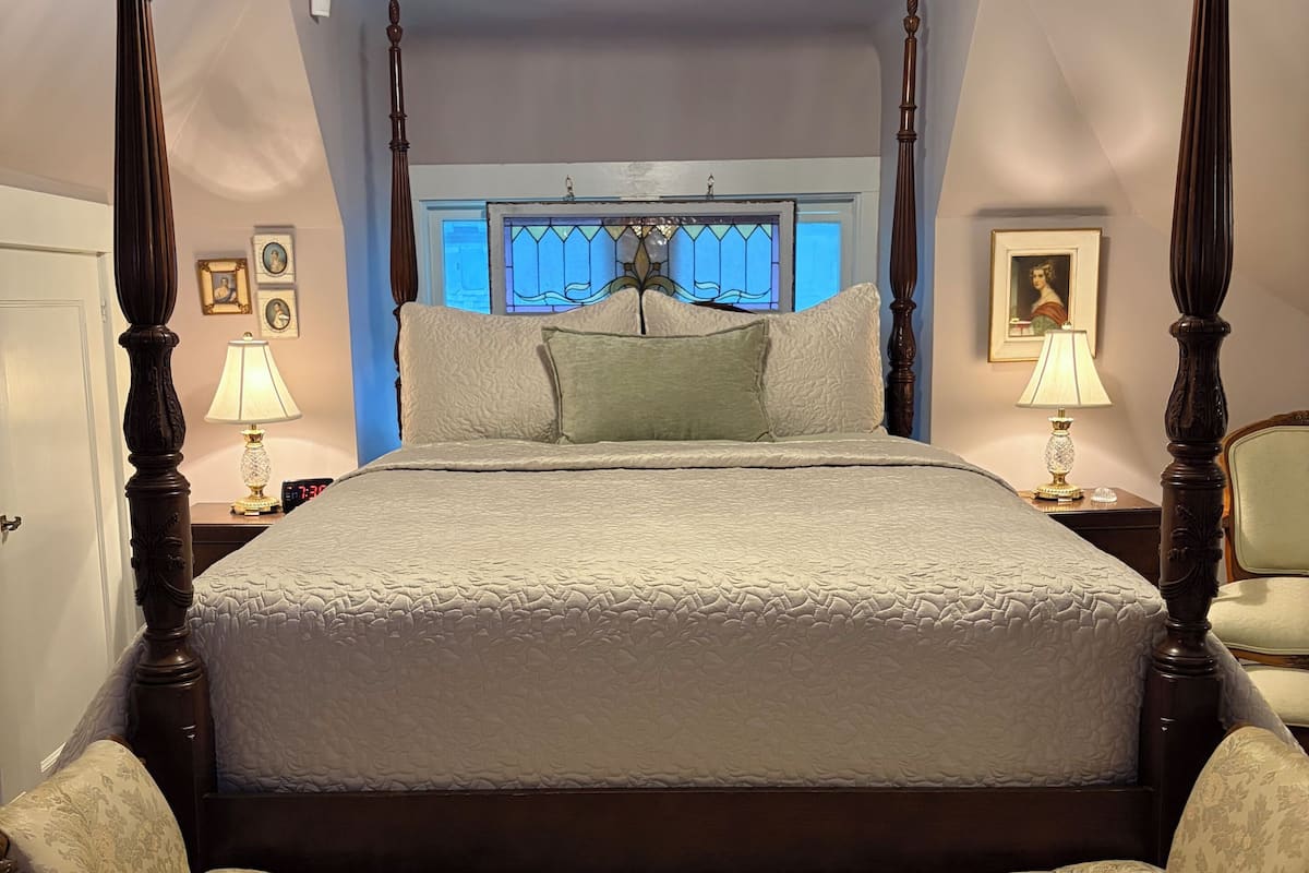 Luxury Suite, 1 Queen Bed, Non Smoking | 1 bedroom, Egyptian cotton sheets, premium bedding, pillowtop beds