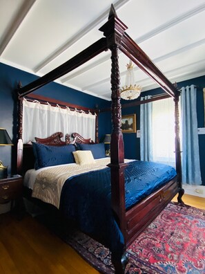 Suite de lujo, 1 cama King size, para no fumadores, balcón (Godfrey) | 1 habitación, sábanas de algodón egipcio y ropa de cama de alta calidad