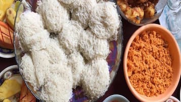 Alimentos y bebidas