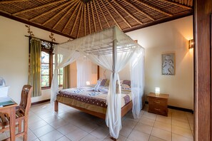 Villa Batu Bumi | In-room safe, desk, bed sheets - Villa Manuk (Sawan)