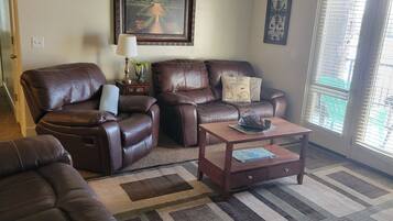 Smart TV, reproductor de DVD, libros y videoteca