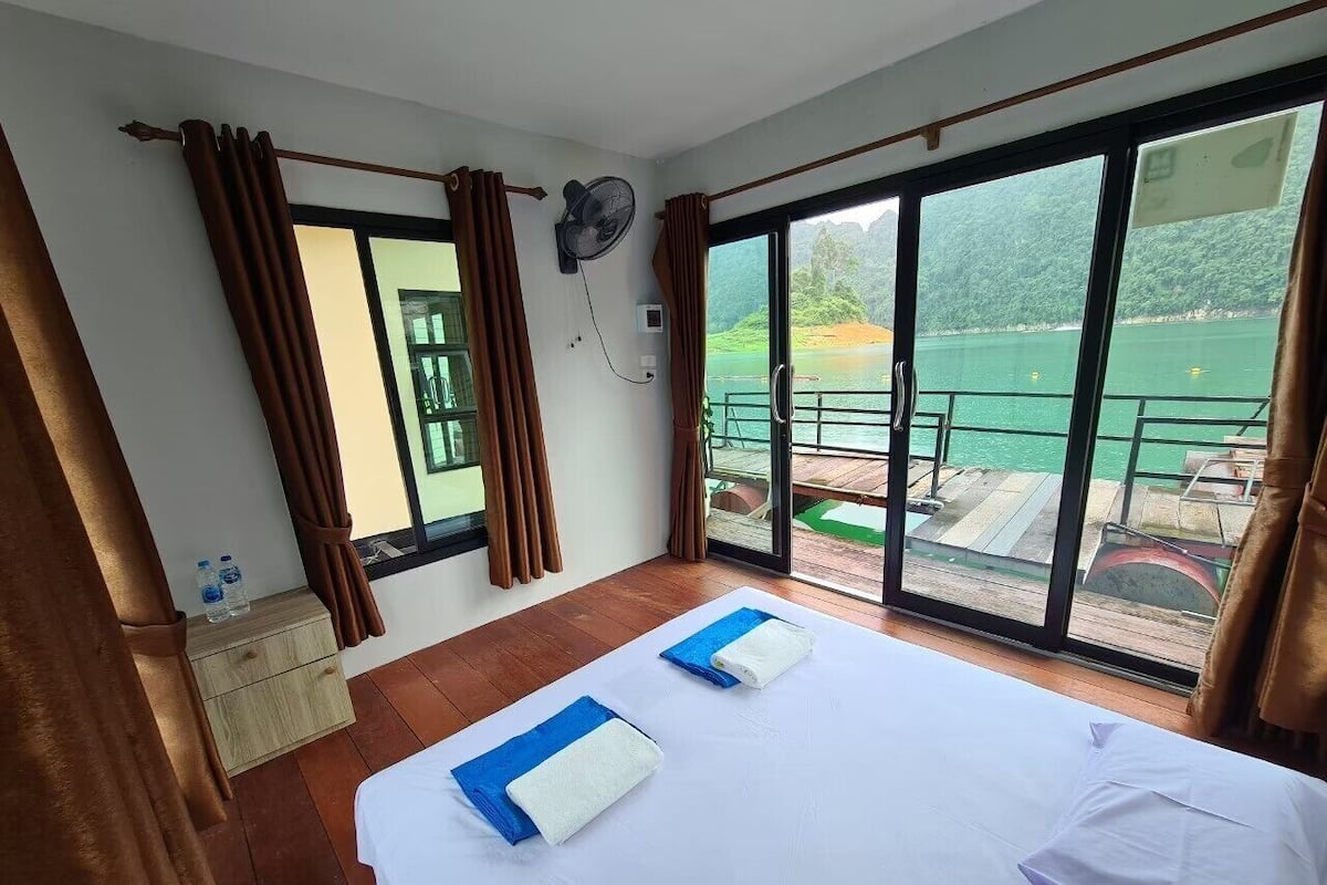 Standard Room | Bed sheets