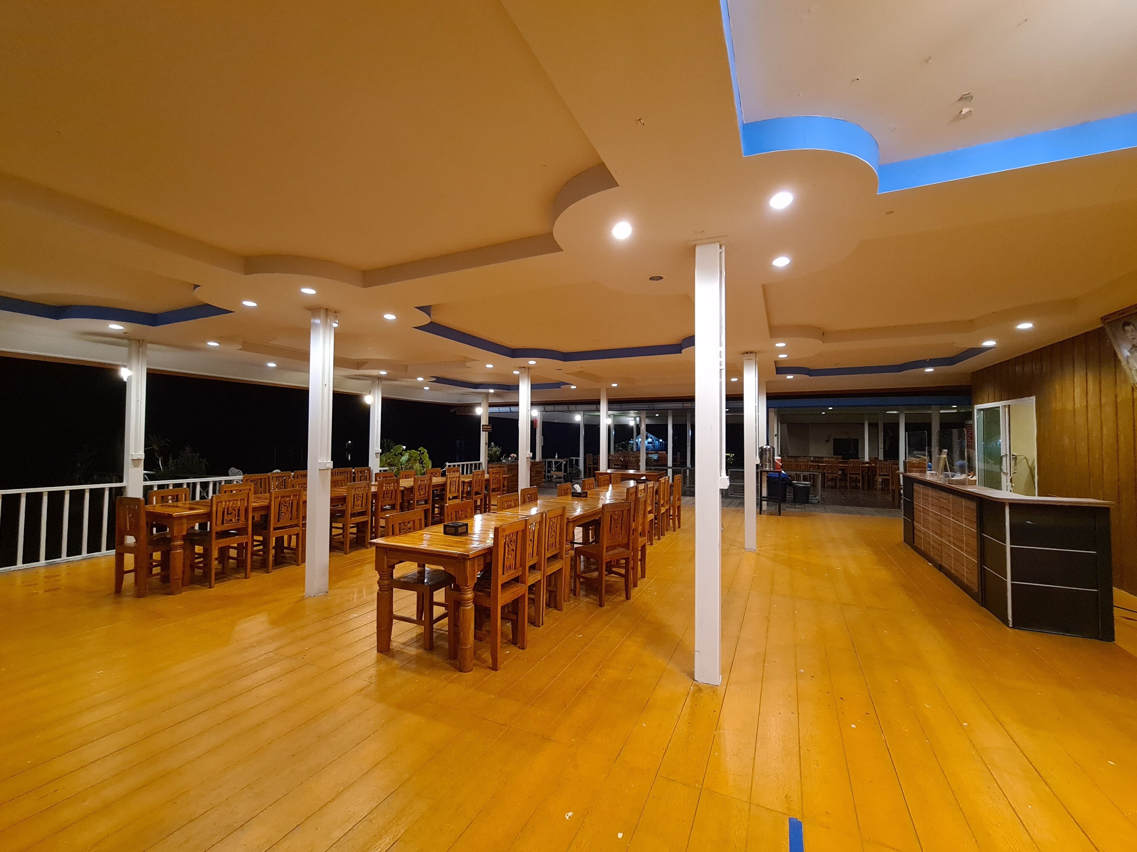 Breakfast, lunch, dinner served; Thai cuisine 