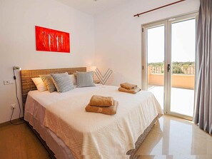 4 dormitorios, tabla de planchar con plancha, Internet y ropa de cama