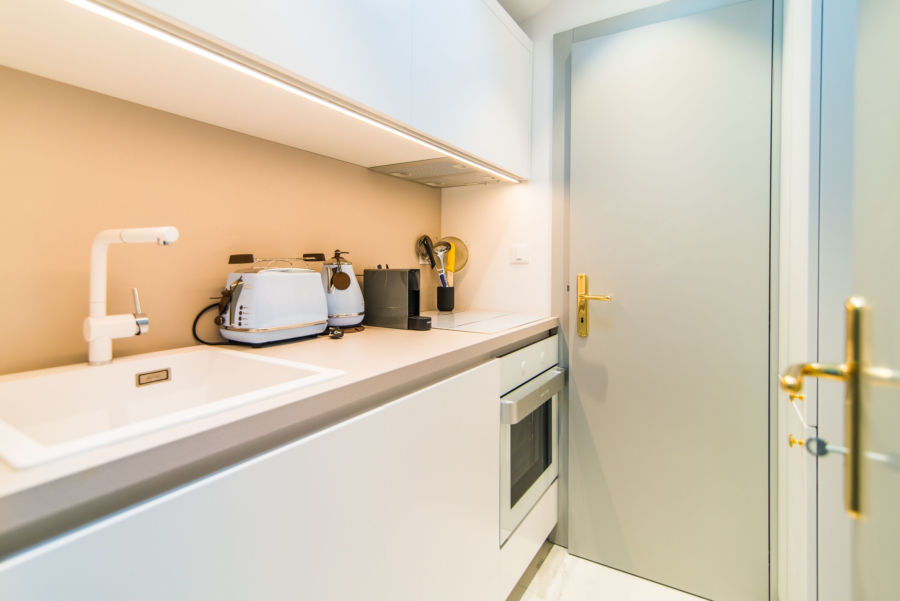 espresso maker, coffee/tea maker, electric kettle, high chair