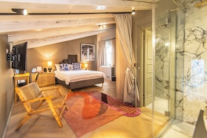 Egyptian cotton sheets, premium bedding, minibar, in-room safe