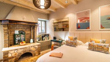 Egyptian cotton sheets, premium bedding, minibar, in-room safe