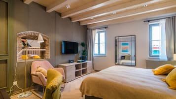 Deluxe Suite with Sea View and Balcony with External Access | 이집트산 면 시트, 고급 침구, 미니바, 객실 내 금고