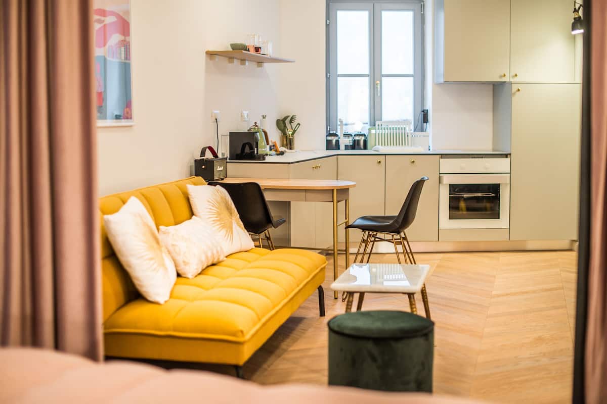 1 bedroom, egyptian cotton sheets, premium bedding, minibar