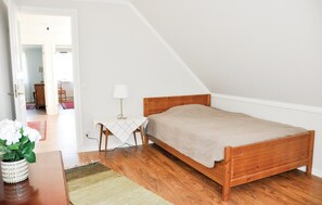 5 bedrooms, free WiFi, bed sheets