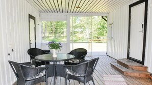 Outdoor dining - Beautiful home in Säffle with kitchen (Säffle)