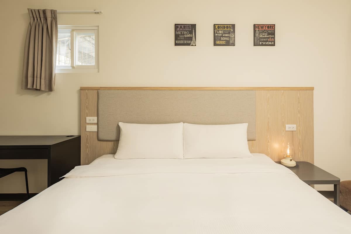 Comfort tweepersoonskamer, 1 tweepersoonsbed, niet-roken | 1 slaapkamer, een bureau, verduisterende gordijnen, gratis wifi