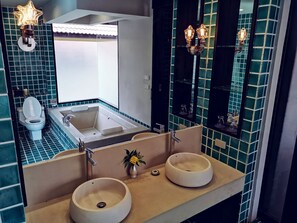 Shower, free toiletries, hair dryer, slippers - Montra Samui (Koh Samui)