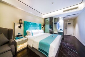 Habitación Deluxe doble | Ropa de cama de alta calidad, edredones de plumas, escritorio