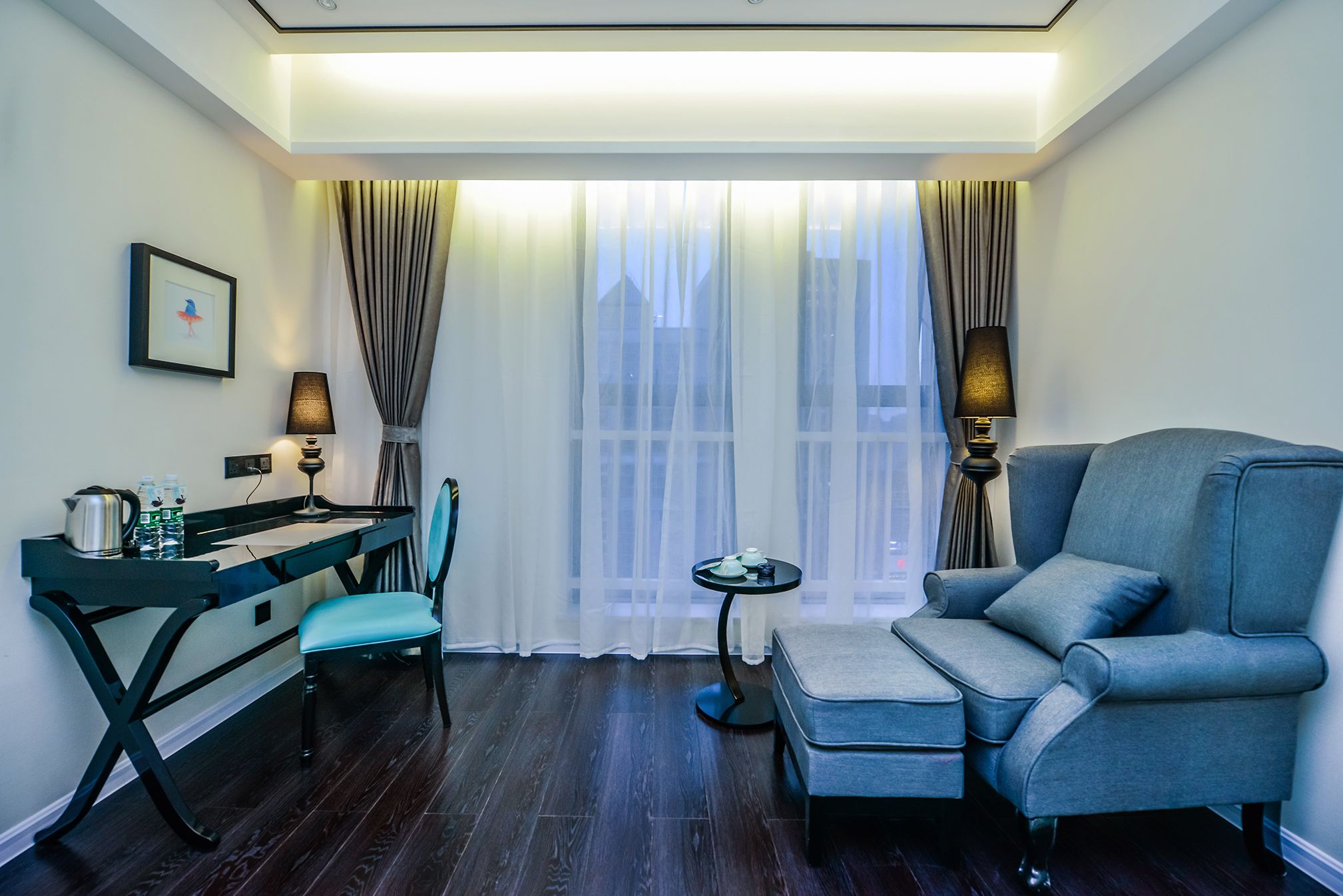 Premium bedding, down duvets, desk, blackout curtains