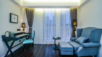 Premium bedding, down duvets, desk, blackout curtains