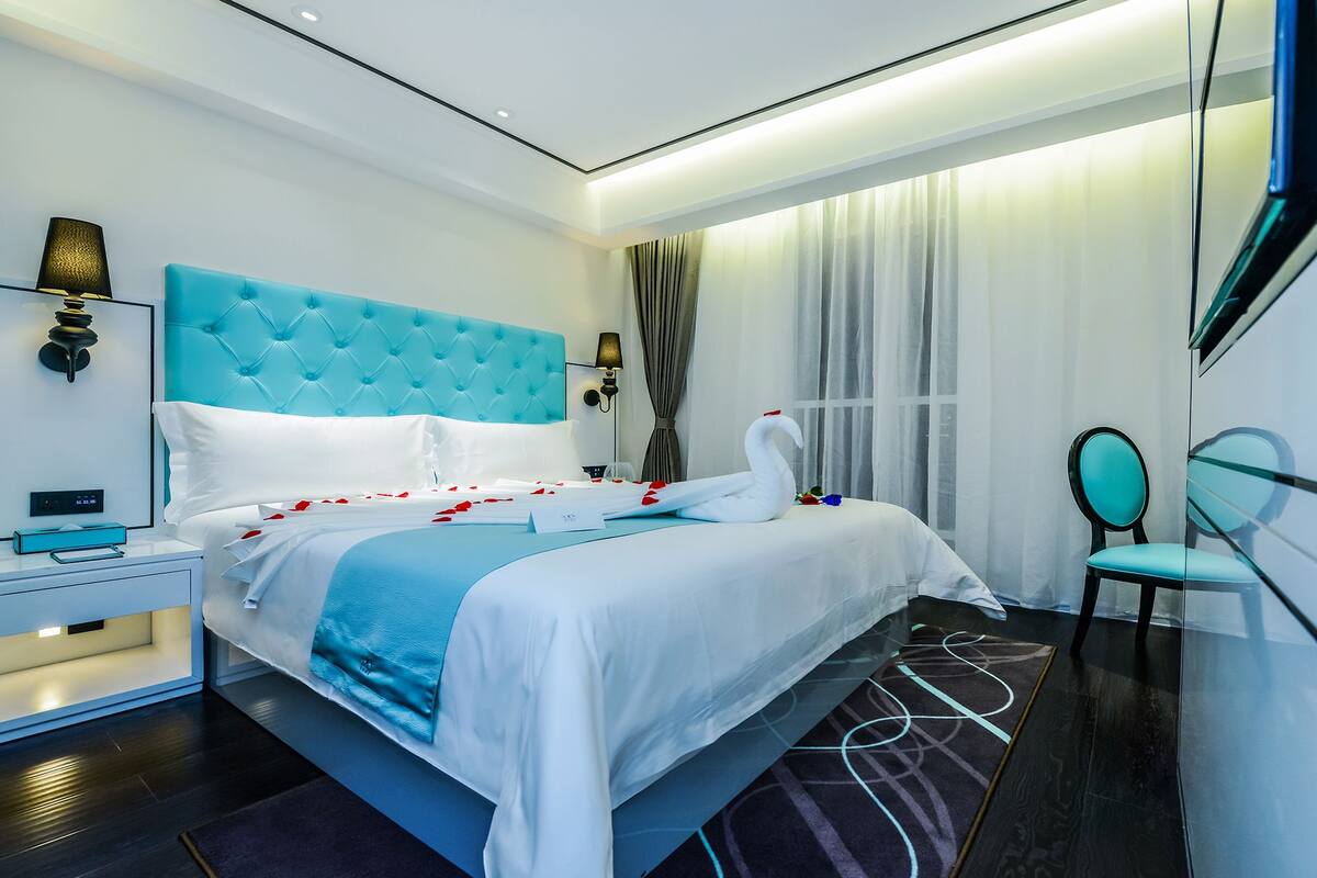 Superior-Doppelzimmer | Hochwertige Bettwaren, Daunenbettdecken, Schreibtisch
