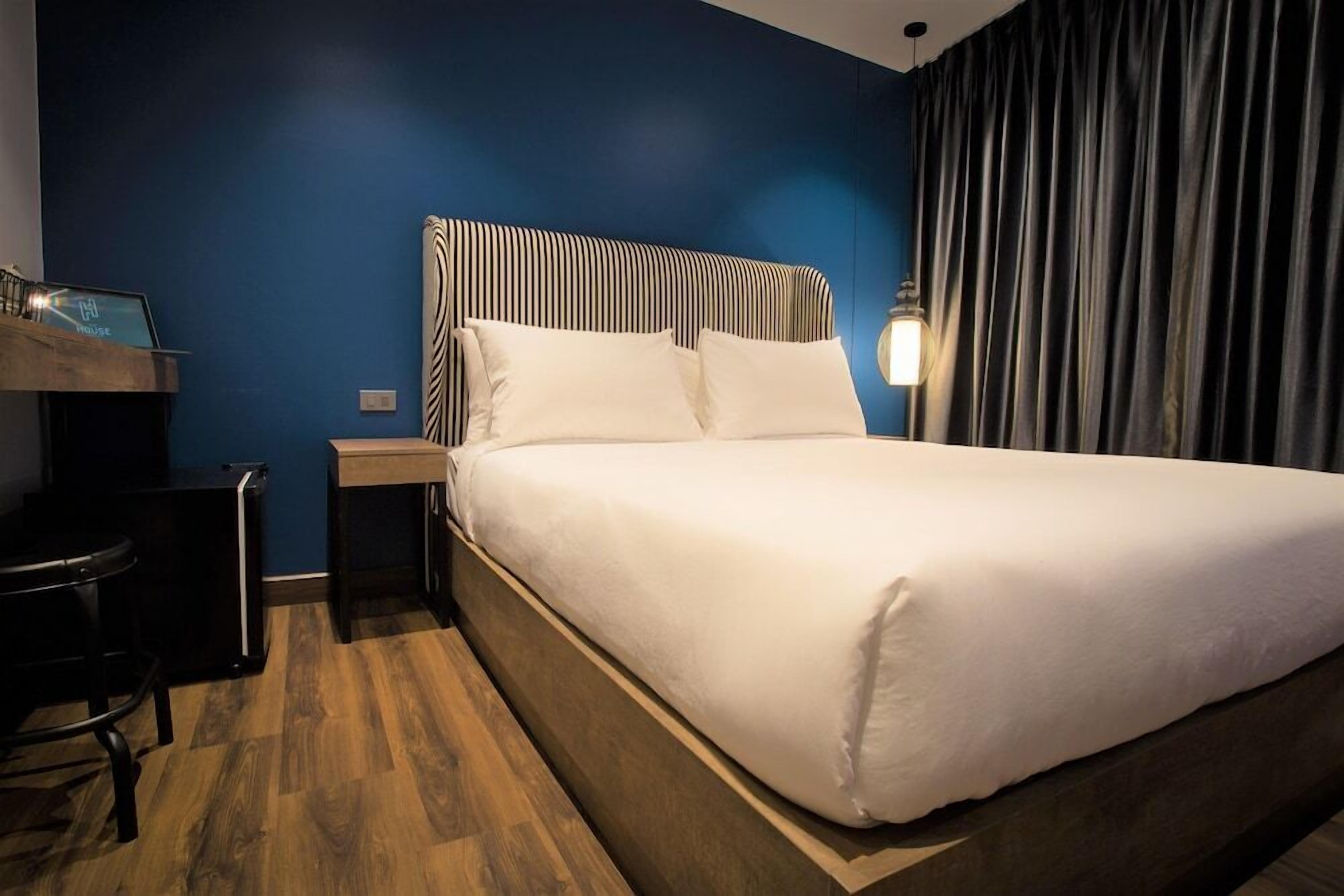 書桌、手提電腦工作空間、遮光窗簾/窗簾、免費 Wi-Fi