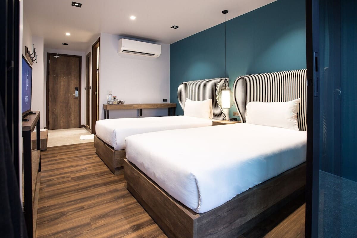 Superior-værelse med 2 enkeltsenge - balkon - byudsigt | Skrivebord, arbejdsområde til bærbare computere, mørklægningsgardiner