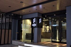 숙박 시설 입구