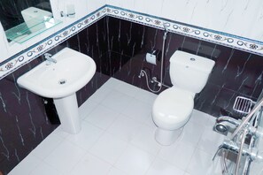 Suite Familiale, 1 lit double, non-fumeur | Salle de bain