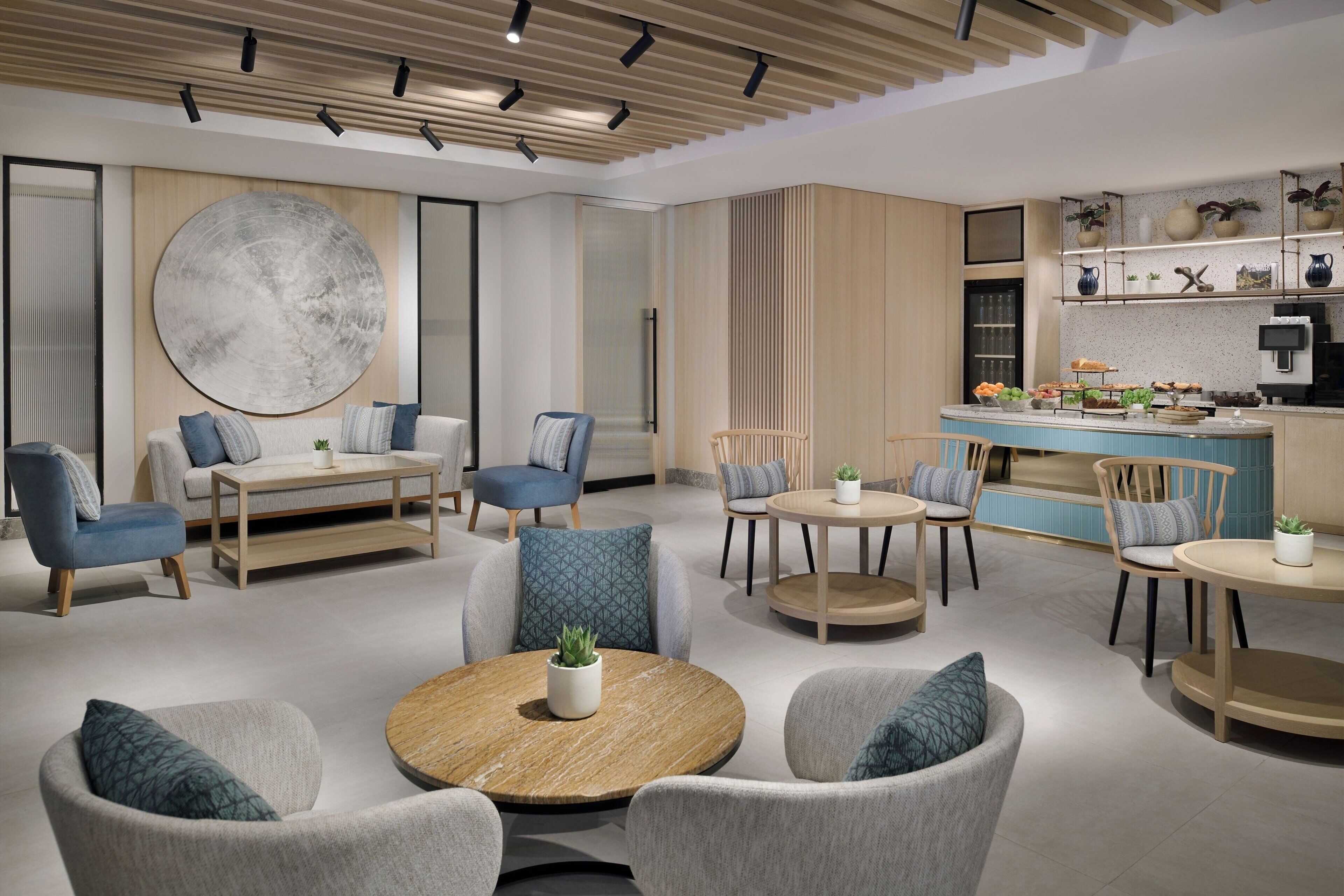 breakfast, lunch, dinner served; international cuisine