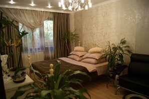 Exklusiv lägenhet - 1 queensize-säng - icke-rökare | Vardagsrum | Platt-tv och eldstad