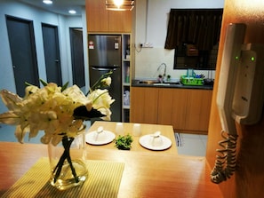 Apartment, 3 Bedrooms | Private kitchen | Full-sized fridge, microwave, oven, stovetop