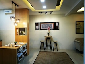 Apartment, 3 Bedrooms | In-room dining