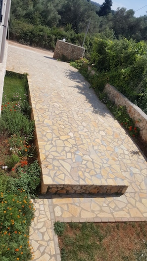 Property grounds - Gountis apartment (Lefkada)