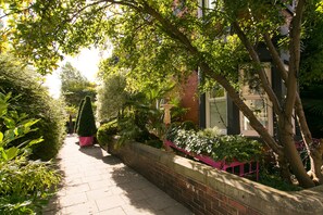 Front of property - The Rosebery Boutique Hotel (Newcastle-upon-Tyne)