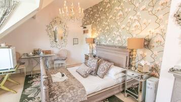 1 bedroom, premium bedding, desk, blackout drapes