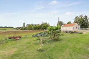 Property grounds - Homerez - Apartment in Mortagne-sur-Gironde (Mortagne-sur-Gironde)