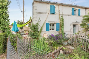 Exterior - Homerez - Apartment in Mortagne-sur-Gironde (Mortagne-sur-Gironde)